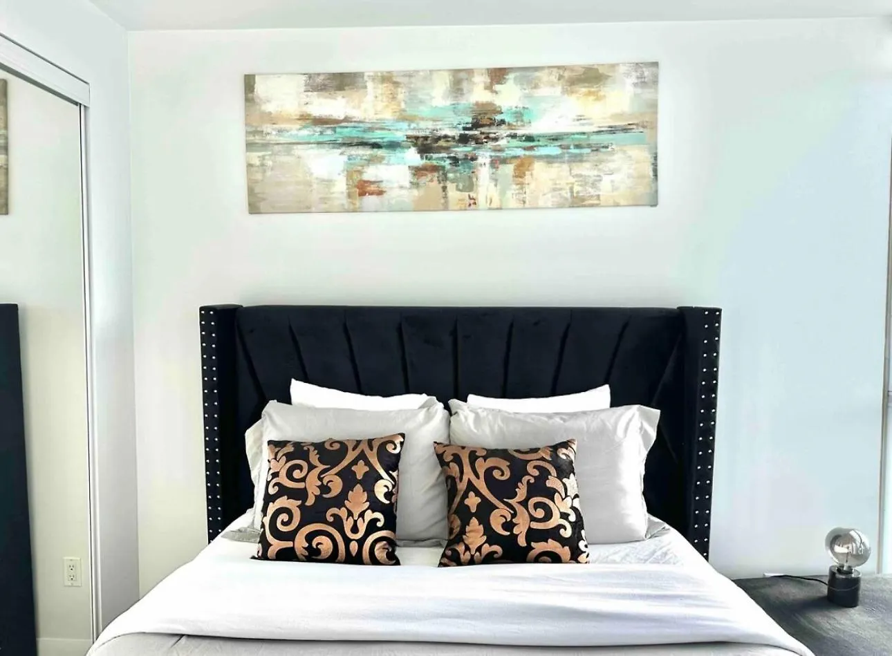 Downtown Condo Toronto Apartment